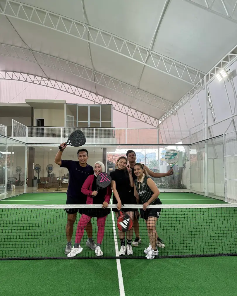 Group at the net