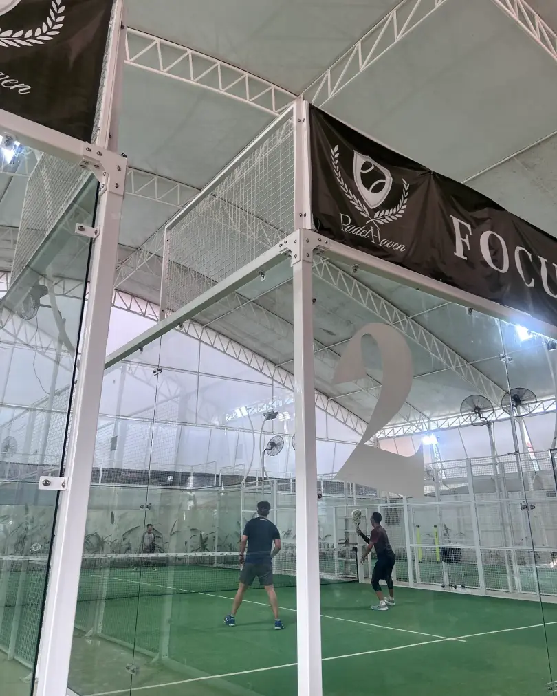 Focus banner above a court