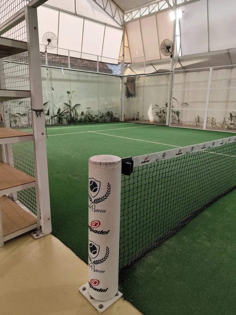 Net post with Padel Haven crest
